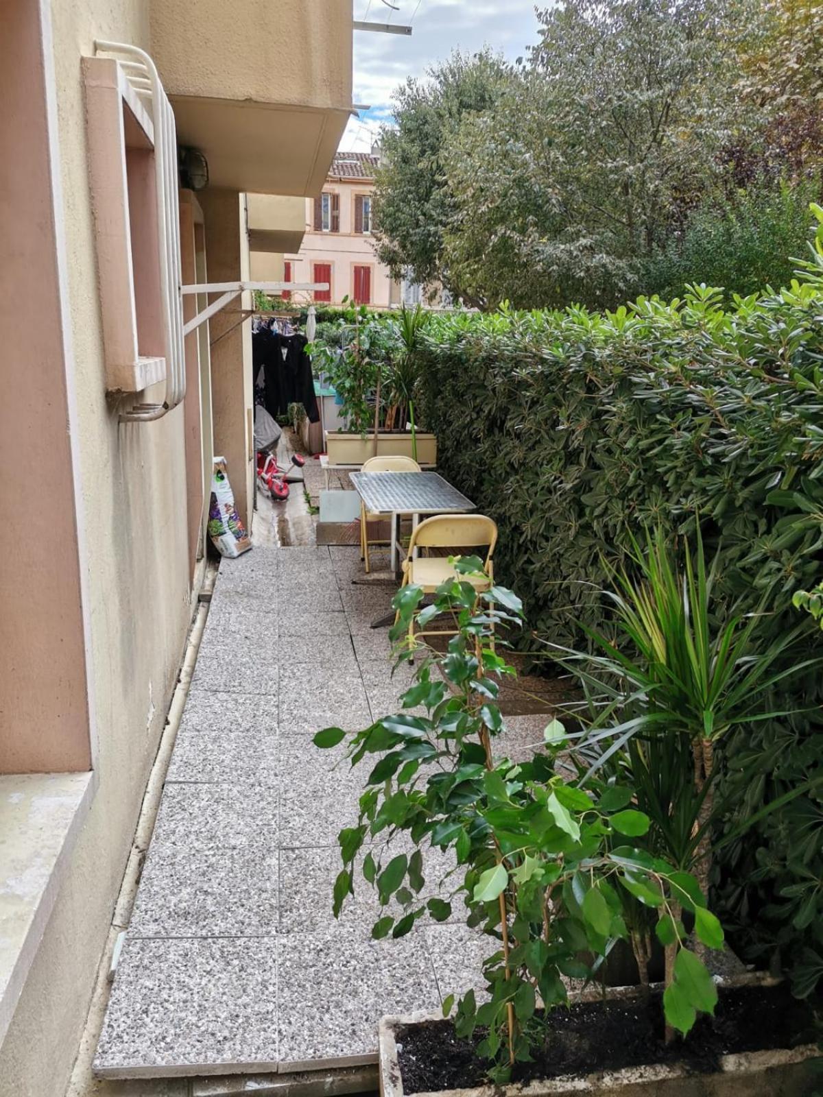 Big Ground Floor 2 Bedrooms Flat In A Quiet Building & Neighborghood Marseille Bagian luar foto